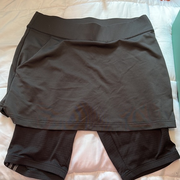 Women’s Adidas Clyma cool skirt with shorts underneath size medium - Picture 5 of 6